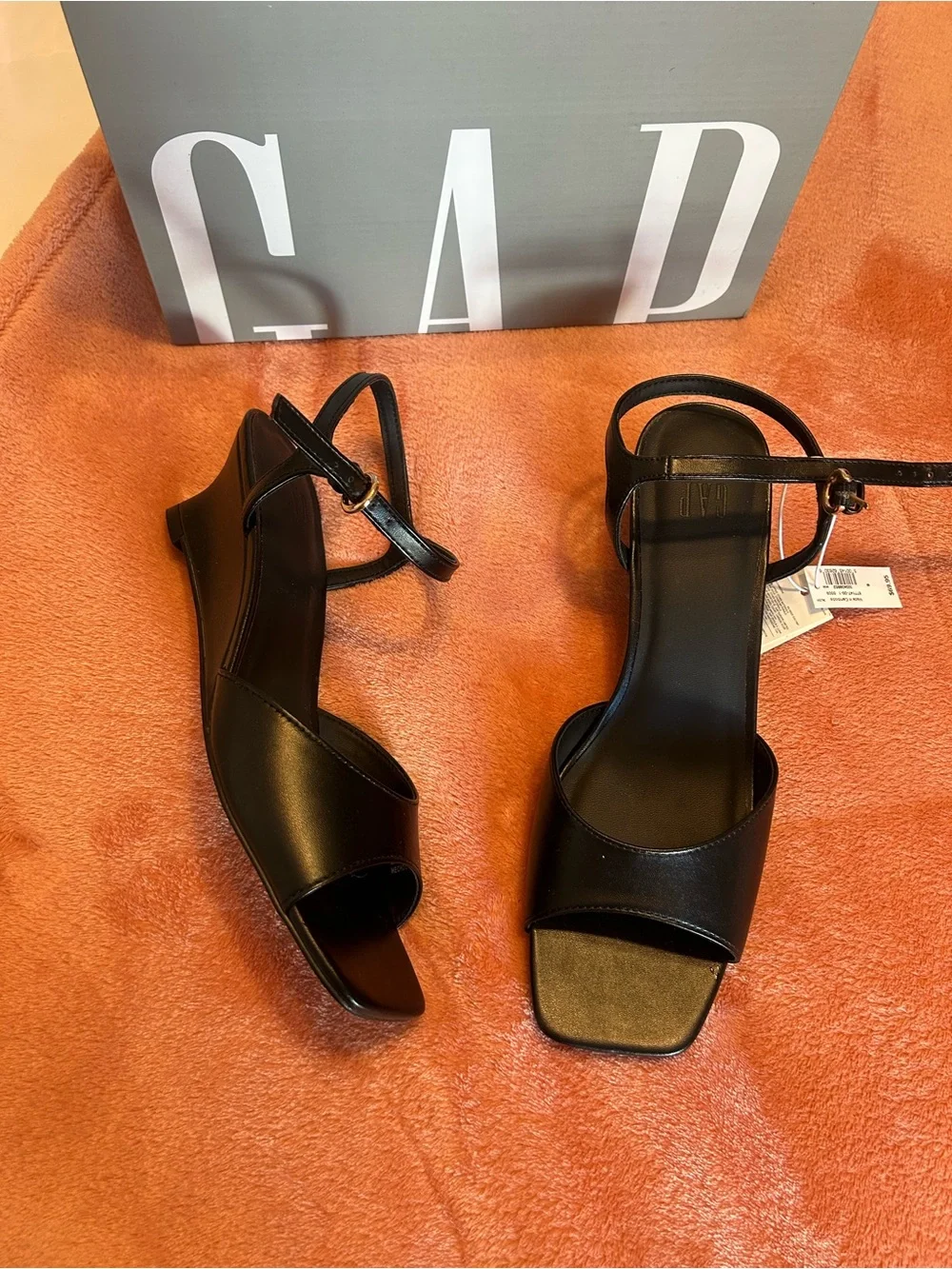 Black Women's Strappy Square-Toe Heeled wedges size 9